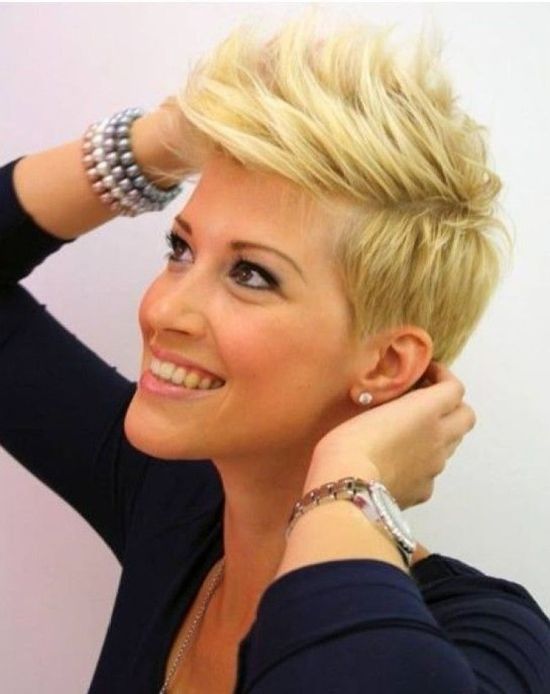 15 Trendy Short Haircuts For Girls (2023)